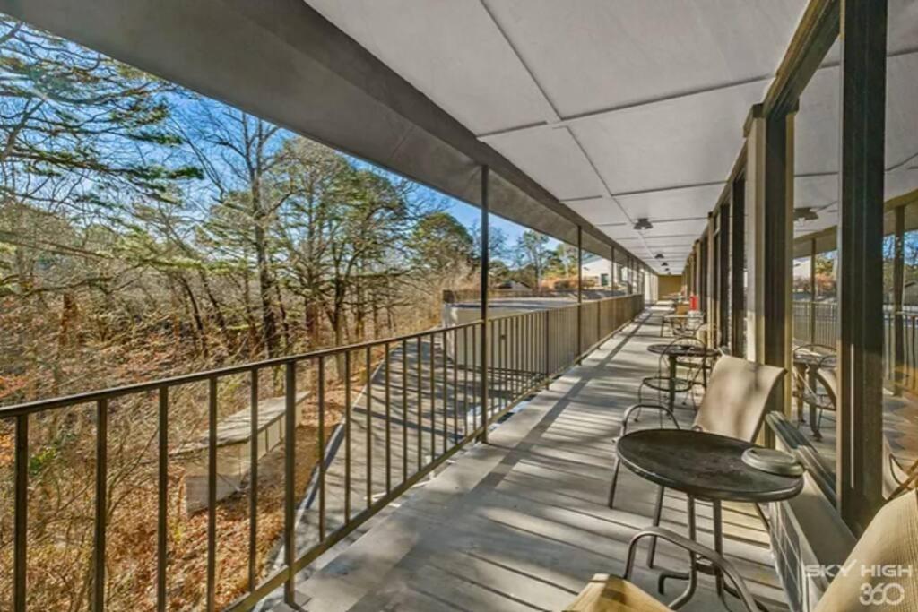 Stonegate Lodge King Bed Wifi 50 In Roku Tv Salt Water Pool Room # 101 Eureka Springs Exterior foto