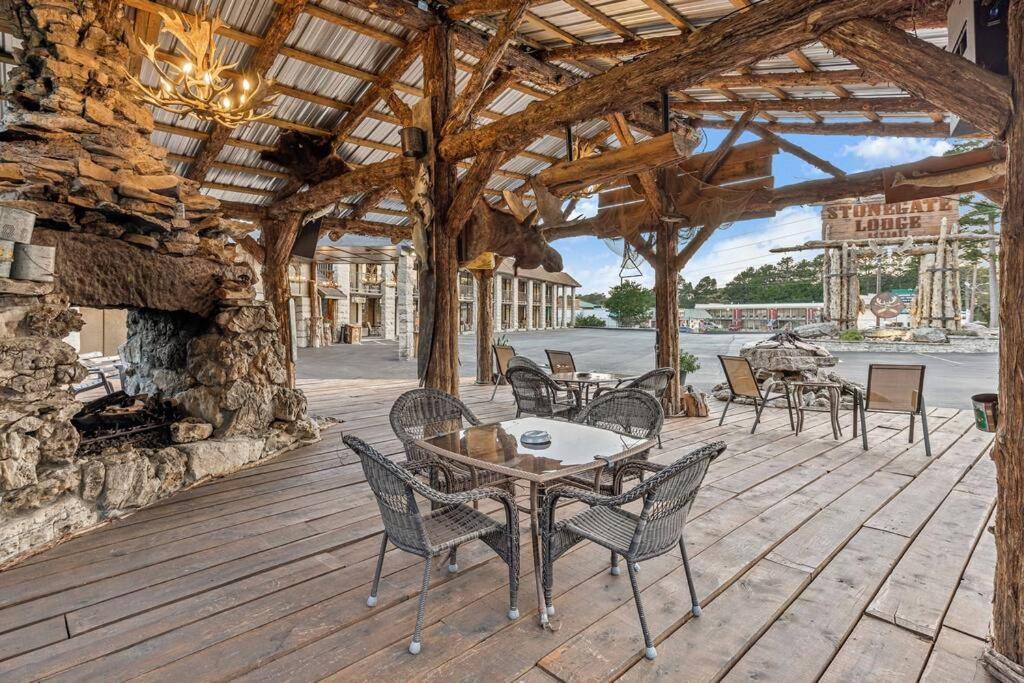 Stonegate Lodge King Bed Wifi 50 In Roku Tv Salt Water Pool Room # 101 Eureka Springs Exterior foto
