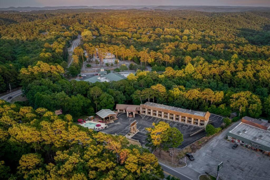 Stonegate Lodge King Bed Wifi 50 In Roku Tv Salt Water Pool Room # 101 Eureka Springs Exterior foto