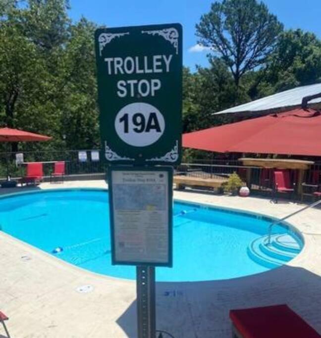 Stonegate Lodge King Bed Wifi 50 In Roku Tv Salt Water Pool Room # 101 Eureka Springs Exterior foto